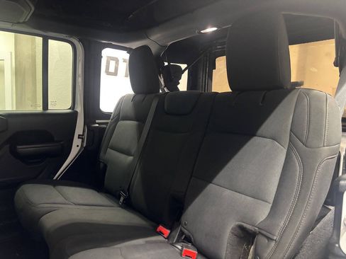 Used 2018 Jeep Wrangler Unlimited Sport S AWD/4WD image 18