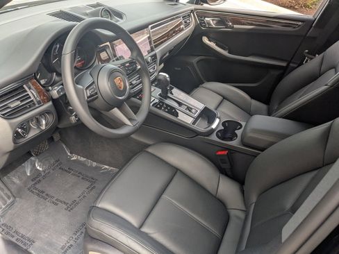 Certified 2026 Porsche Macan Turbo AWD/4WD image 4