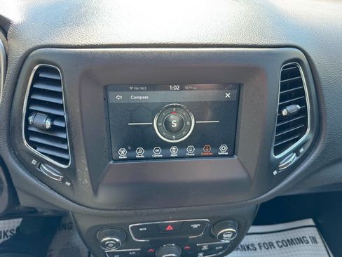 Used 2019 Jeep Compass Latitude image 42