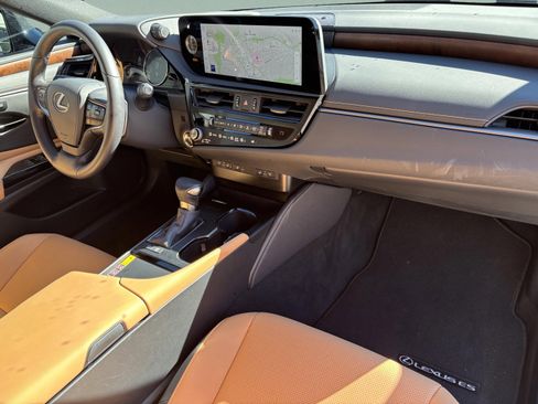 Used 2025 Lexus ES 300h w/ Premium Package image 25