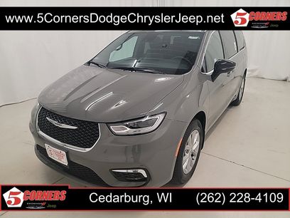 New 2025 Chrysler Pacifica Select