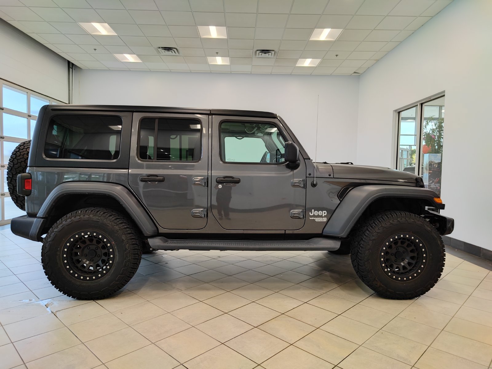 Used 2018 Jeep Wrangler Unlimited Sport S AWD/4WD image 2