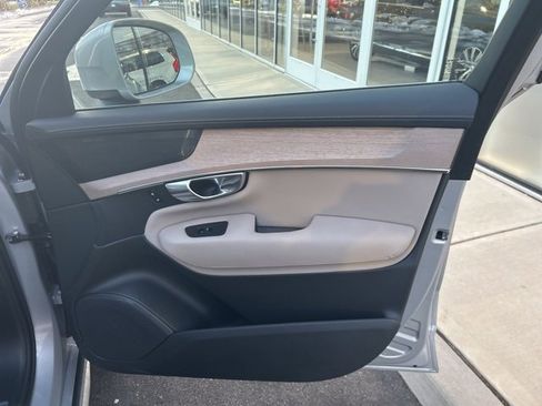 Used 2025 Volvo XC90 B5 Plus image 14