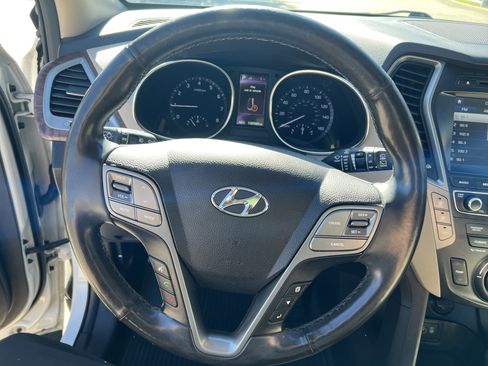 Used 2017 Hyundai Santa Fe SE Ultimate image 17