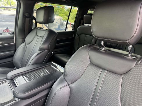 Used 2022 Jeep Wagoneer Series III w/ Flexible Seating Group AWD/4WD image 22