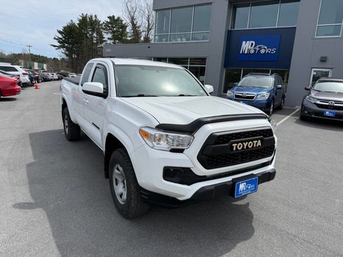 Used 2017 Toyota Tacoma SR w/ SR Convenience Package AWD/4WD image 6