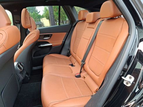 Used 2025 Mercedes-Benz GLC 300 4MATIC image 26