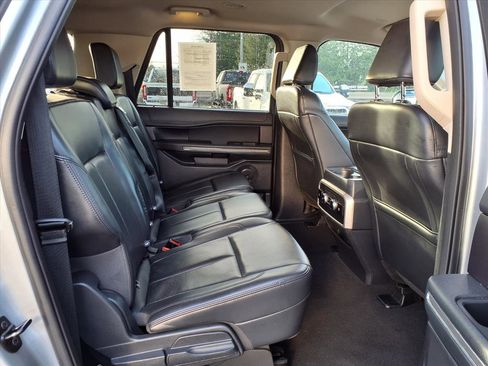 Used 2024 Ford Expedition Max XLT image 6