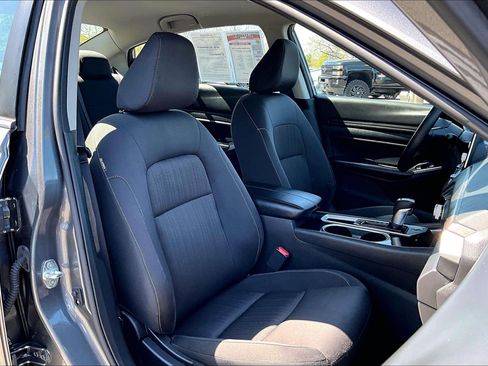 Used 2024 Nissan Altima 2.5 SV image 7