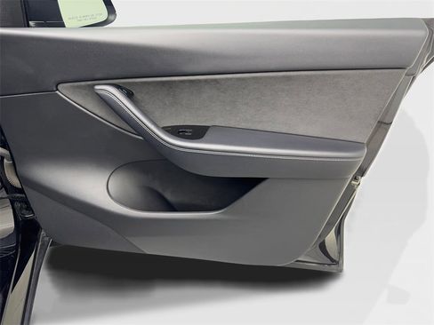 Used 2021 Tesla Model Y Long Range image 48