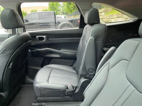 Used 2022 Kia Sorento EX w/ Panoramic Sunroof Package FWD image 7