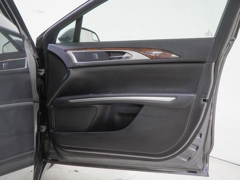 Used 2014 Lincoln MKZ image 38