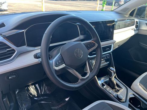 Used 2025 Volkswagen Taos SE image 28