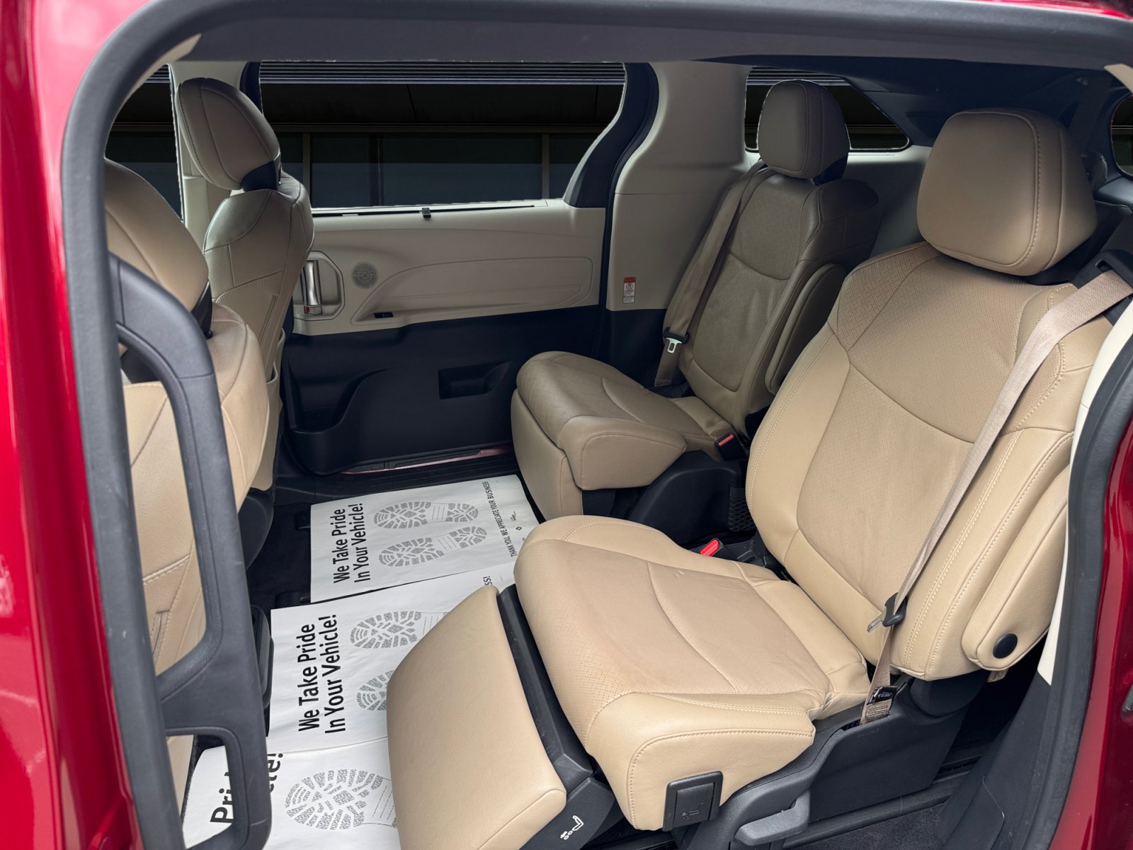 Used 2024 Toyota Sienna Limited AWD/4WD image 16