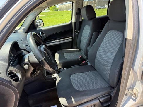 Used 2011 Chevrolet HHR LT FWD image 11