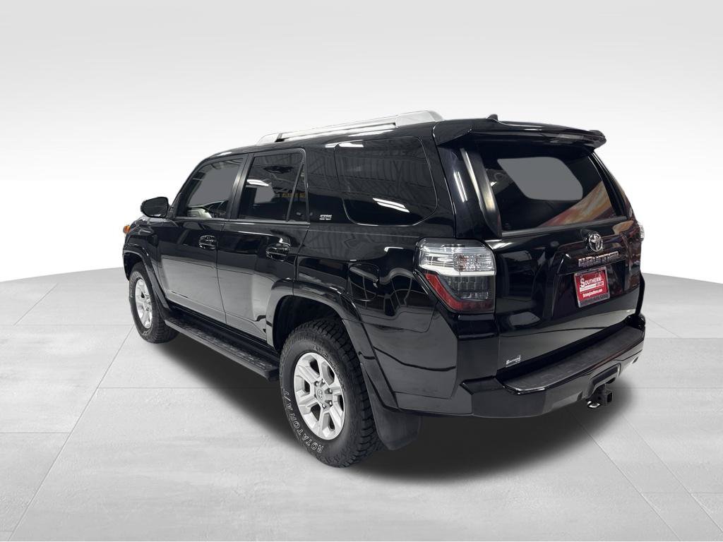 Used 2016 Toyota 4Runner SR5 AWD/4WD image 5