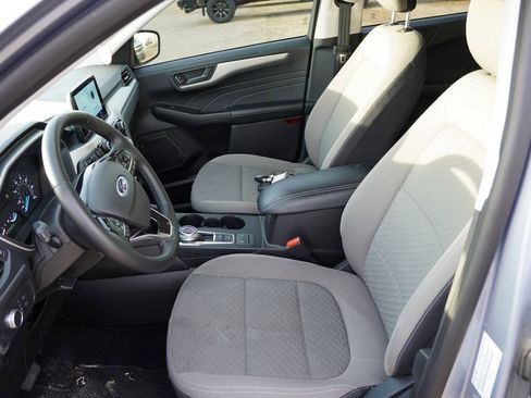 Used 2022 Ford Escape SE w/ Cold Weather Package image 4