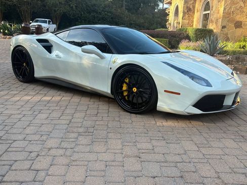 Used 2019 Ferrari 488 GTB image 3