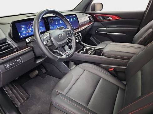 Used 2025 Chevrolet Traverse Z71 w/ Driver Confidence Package AWD/4WD image 19