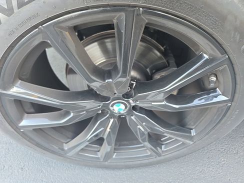 Used 2023 BMW X7 xDrive40i w/ M Sport Package AWD/4WD image 5