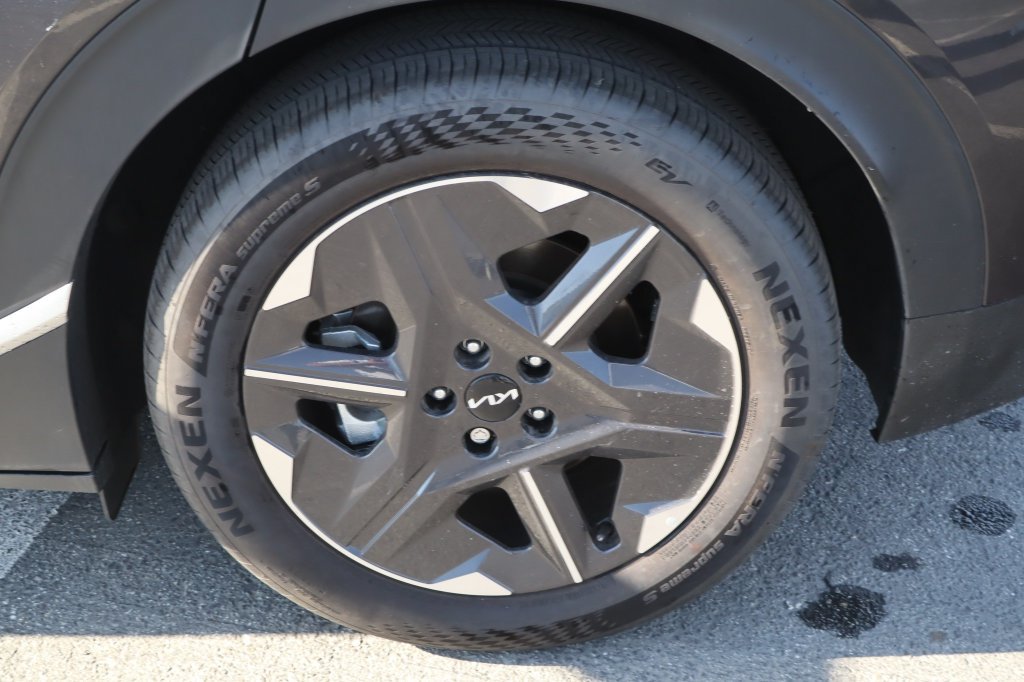 Used 2025 Kia EV6 Light RWD image 13