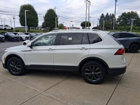 Used 2023 Volkswagen Tiguan SE AWD/4WD image 6