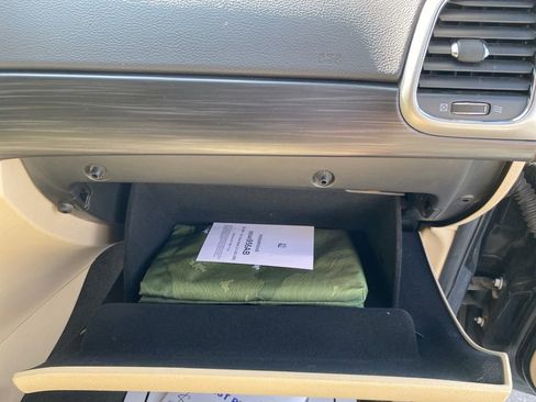 Used 2022 Jeep Grand Cherokee Laredo E image 35