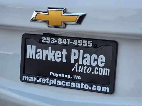 Used 2018 Chevrolet Equinox LT FWD image 16