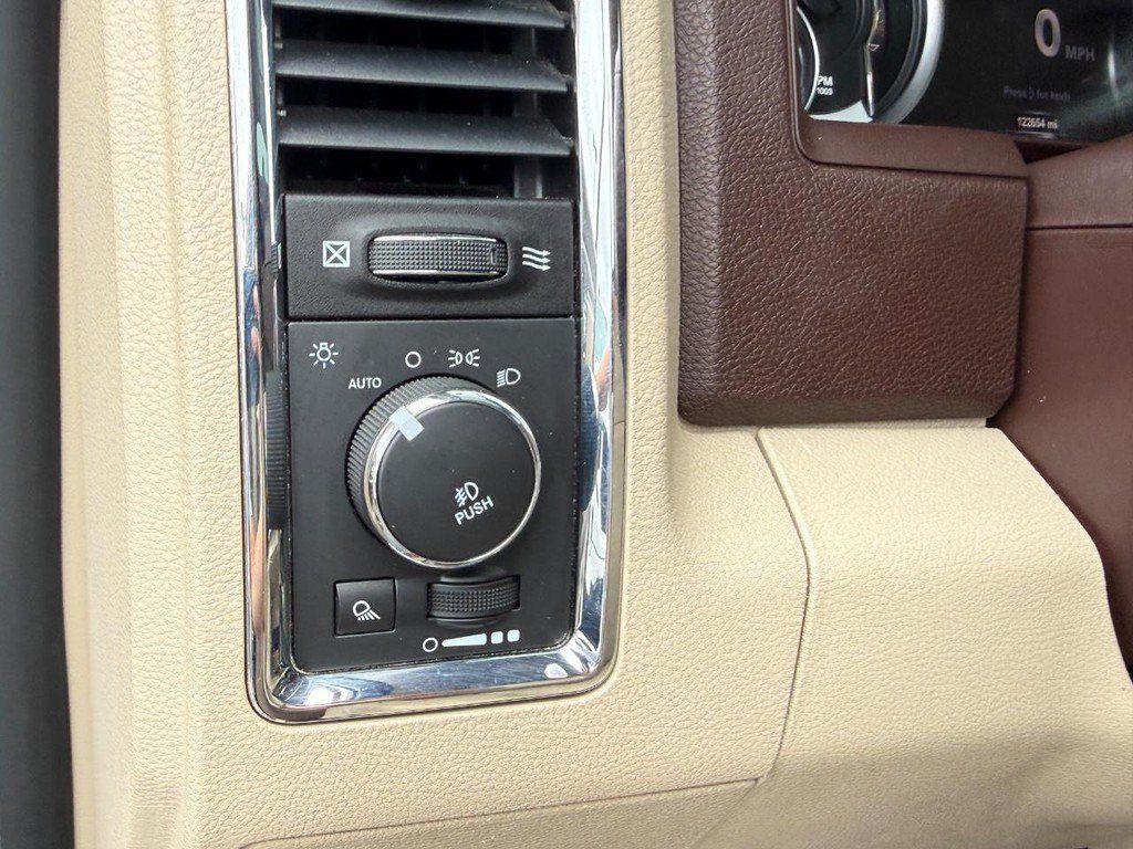 Used 2015 RAM 3500 Laramie w/ Convenience Group AWD/4WD image 19