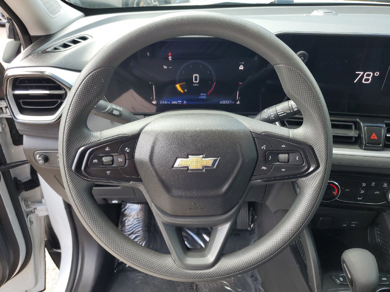Used 2025 Chevrolet TrailBlazer LT AWD/4WD image 19