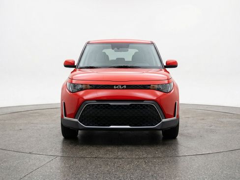 Used 2025 Kia Soul LX w/ LX Technology Package image 2