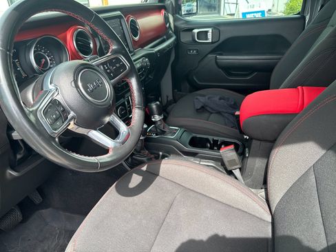 Used 2022 Jeep Wrangler Unlimited Rubicon w/ Dual Top Group AWD/4WD image 11