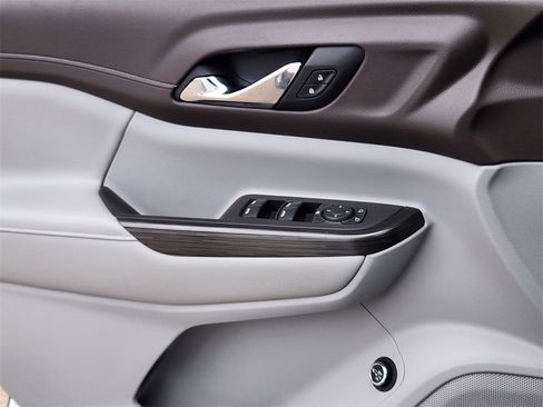 Used 2020 GMC Acadia SLT image 6