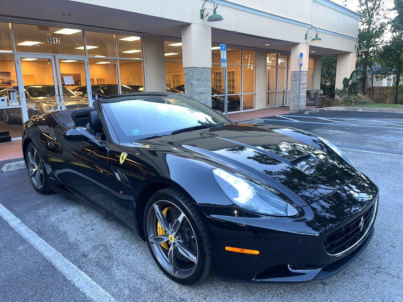 Used 2010 Ferrari California RWD image 1