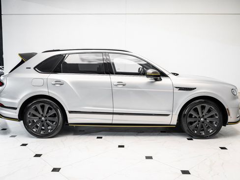 Used 2025 Bentley Bentayga image 5