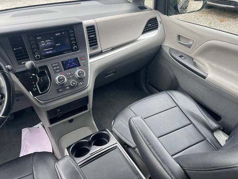 Used 2020 Toyota Sienna LE FWD image 16