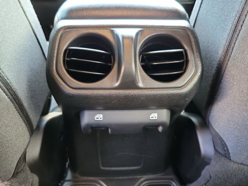 Used 2024 Jeep Wrangler Sport S image 9