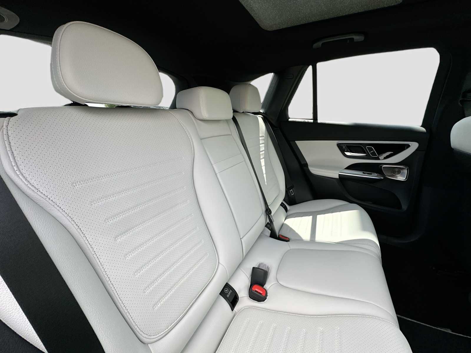 Used 2026 Mercedes-Benz GLC 300 image 28