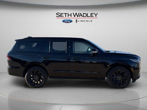 New 2026 Lincoln Navigator Reserve w/ Jet Appearance Package image 8