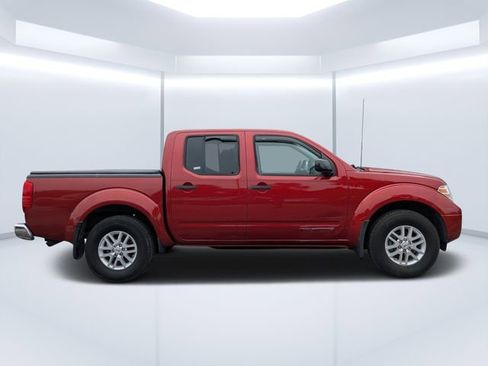 Used 2018 Nissan Frontier SV image 2