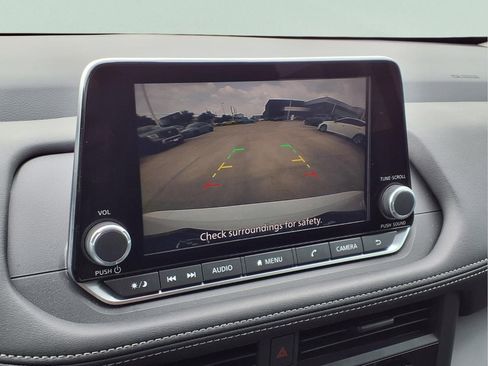 Used 2025 Nissan Rogue S image 17