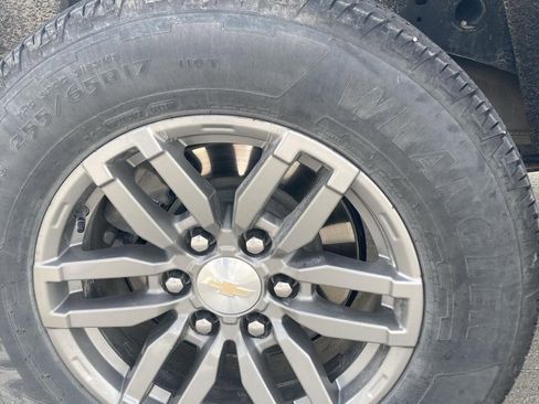 Used 2023 Chevrolet Colorado LT w/ LT Convenience Package II image 10