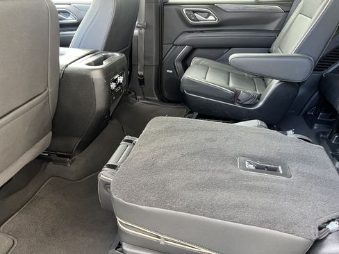 Used 2024 GMC Yukon SLT w/ SLT Luxury Package AWD/4WD image 17