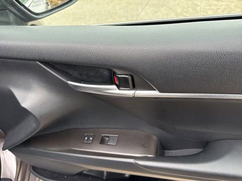 Used 2023 Toyota Camry SE image 30
