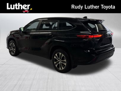 Used 2023 Toyota Highlander XLE