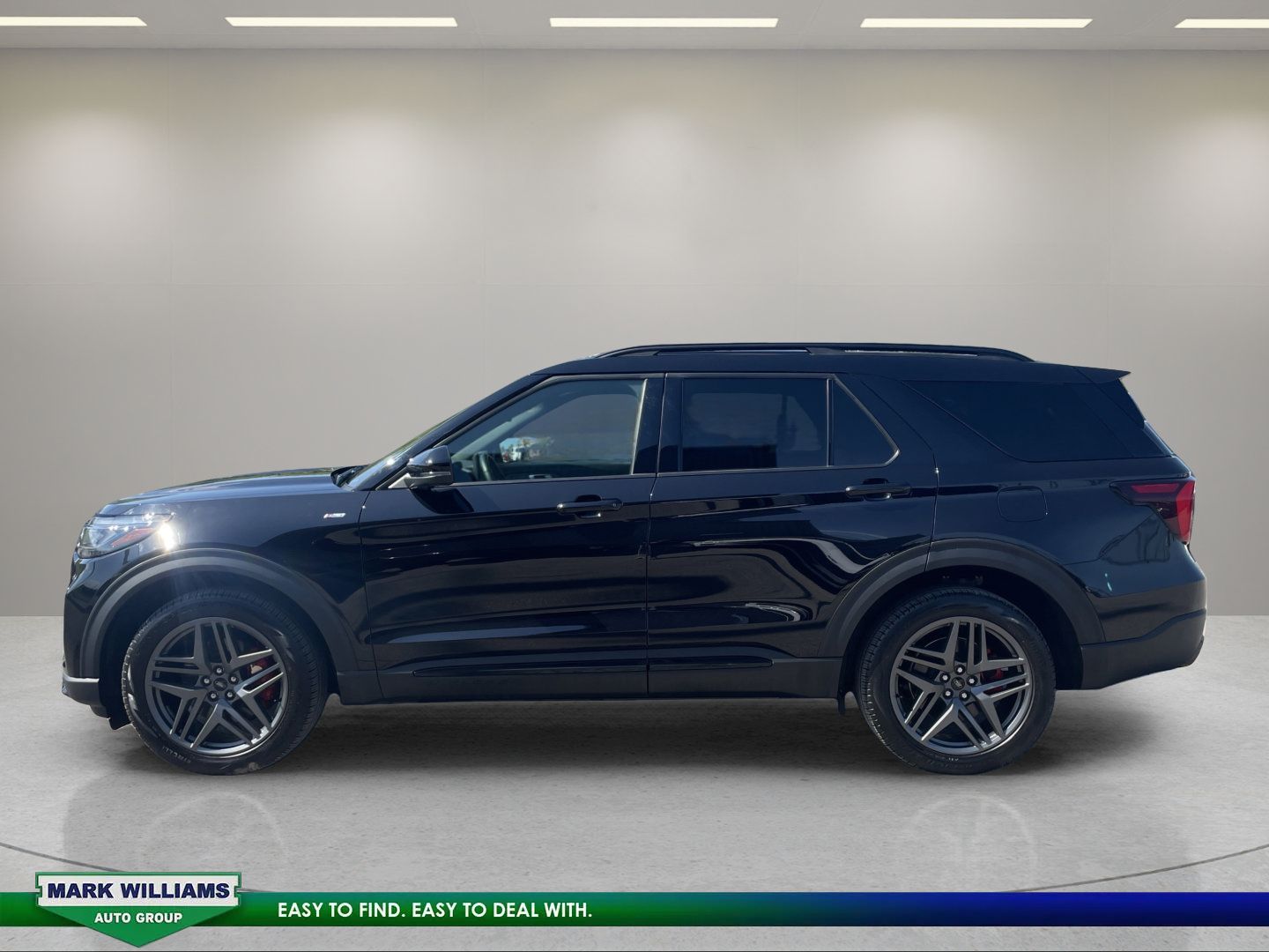 Used 2025 Ford Explorer ST-Line w/ ST-Line Street Pack AWD/4WD image 5
