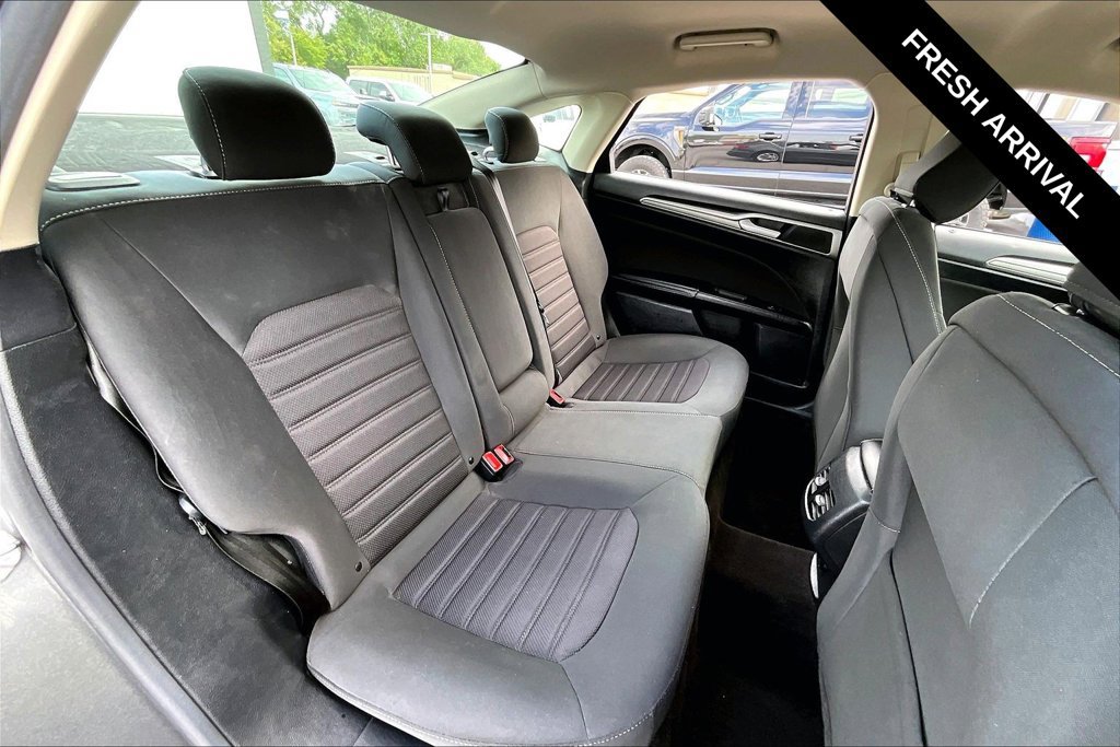 Used 2020 Ford Fusion SE FWD image 24