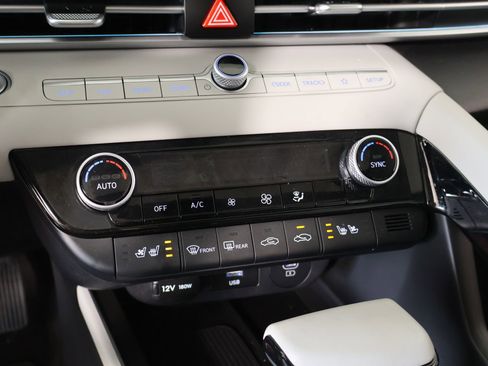 Certified 2024 Hyundai Elantra Limited image 8