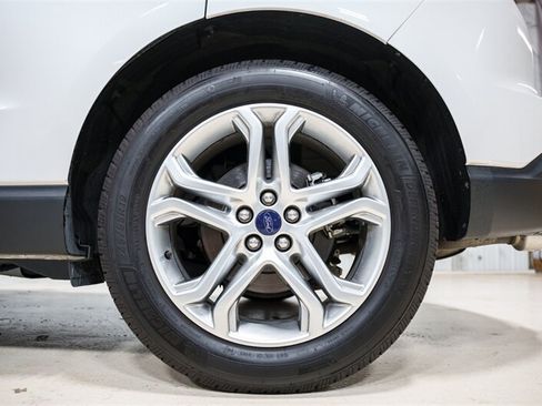 Used 2018 Ford Edge Titanium w/ Technology Package AWD/4WD image 11
