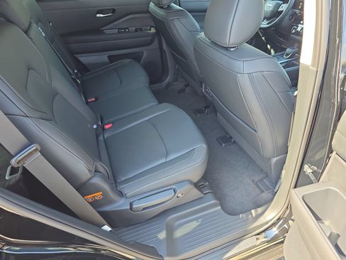 New 2026 Nissan Pathfinder SL FWD image 11